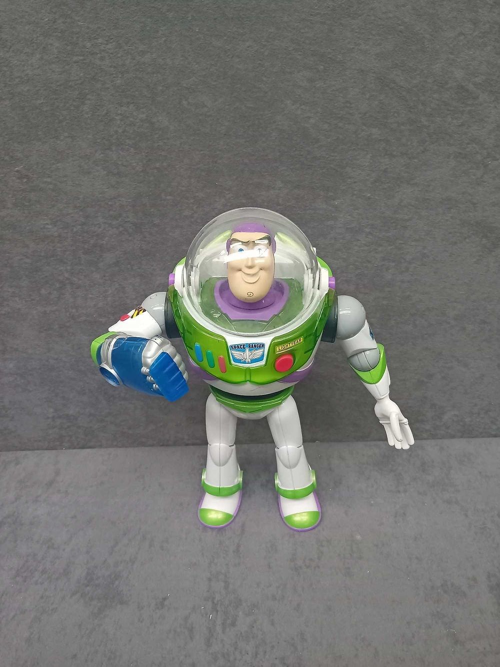 Lot 326: Toy story power punch Buzz Lightyear