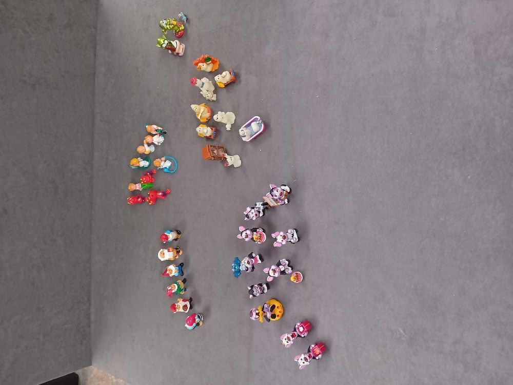 Lot 330: Mixed lot of Kinder toys from 1992 to...
