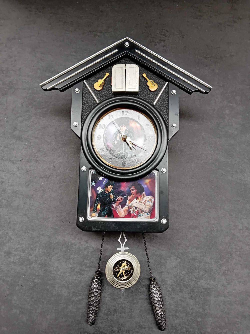 Lot 414: Elvis for all time cuckoo clock