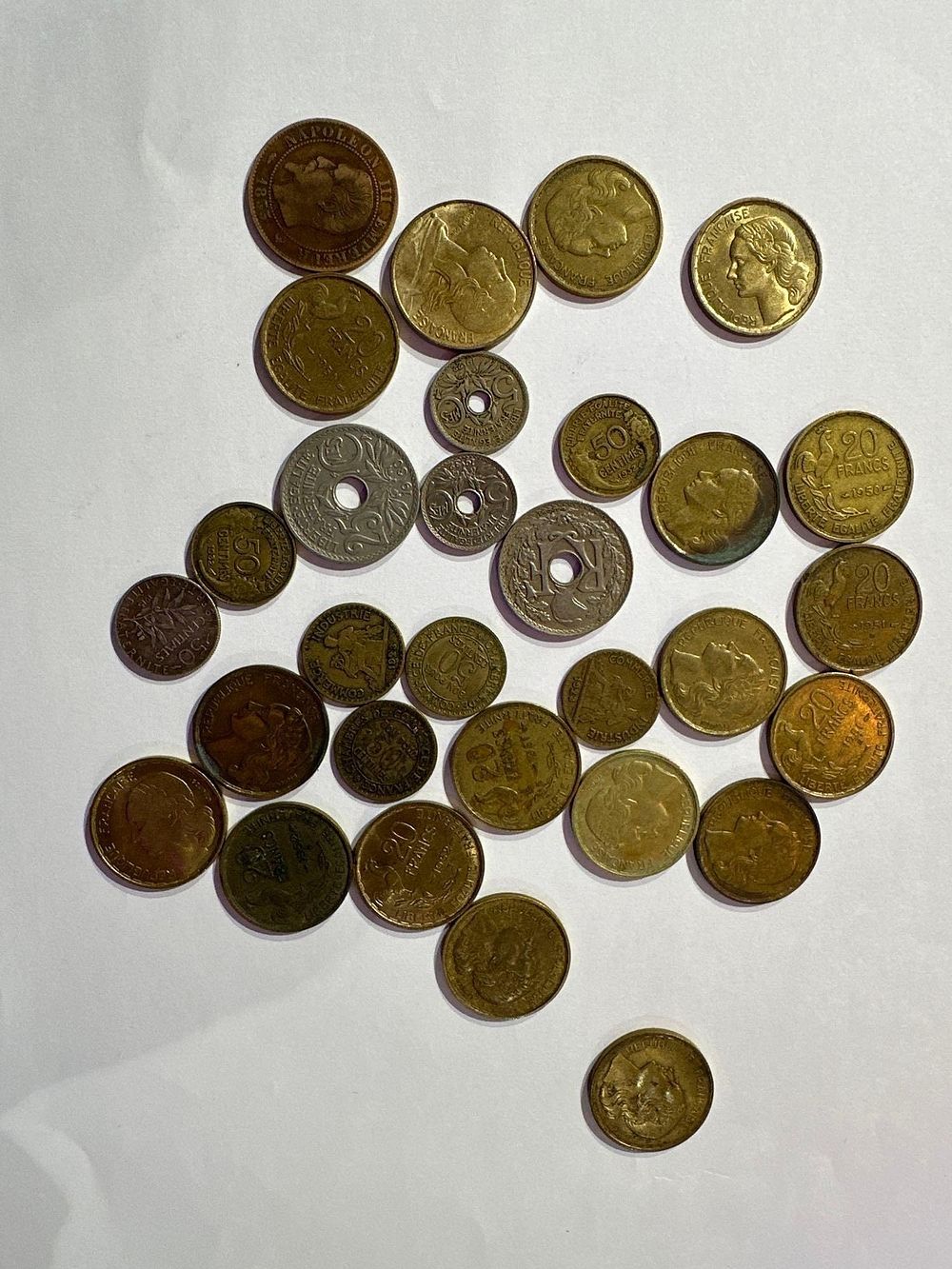 Lot 664: Lovely selection of old French coins, 1915 -...