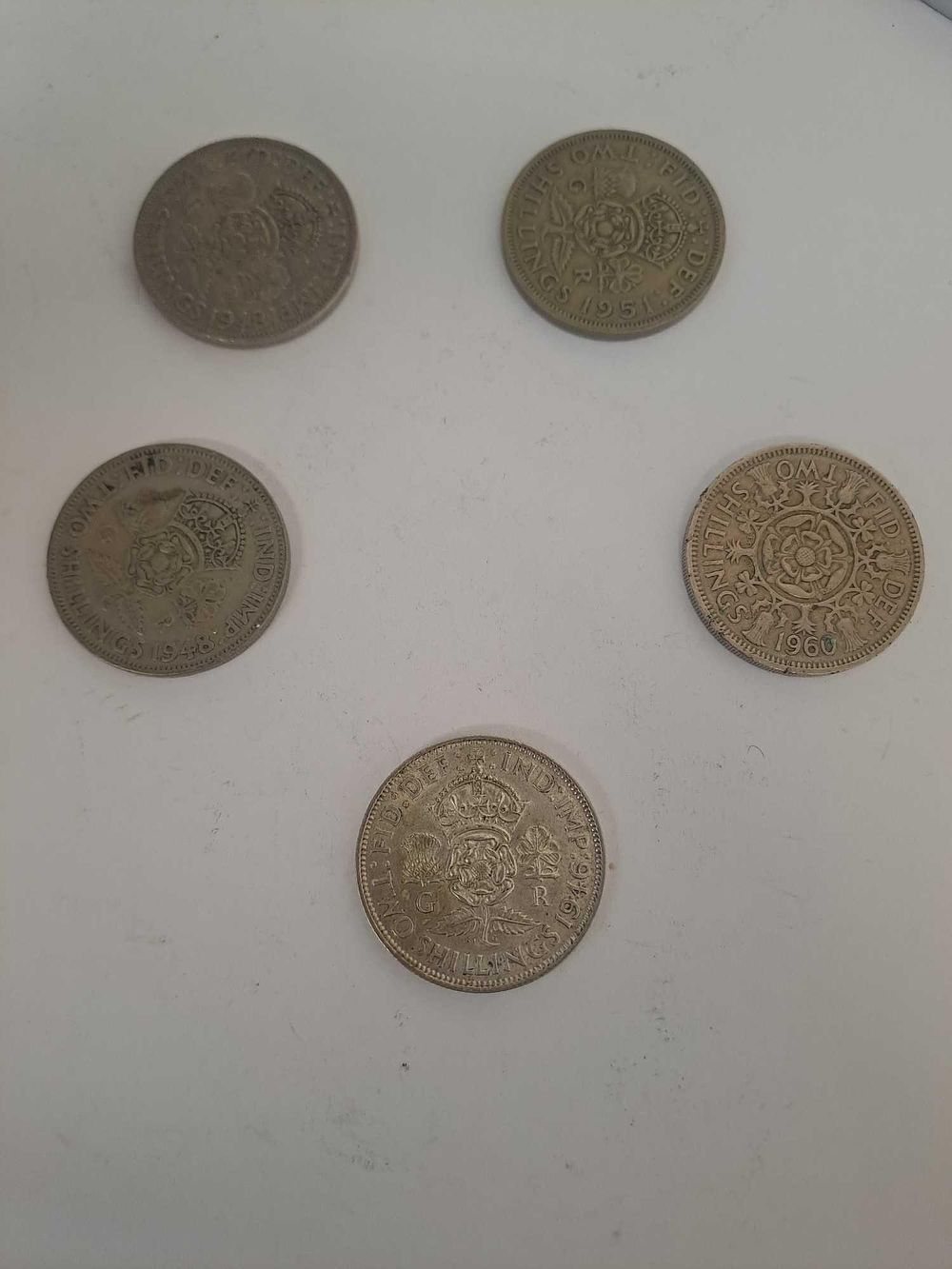 Lot 680: A set of 5 two shillings dating from...