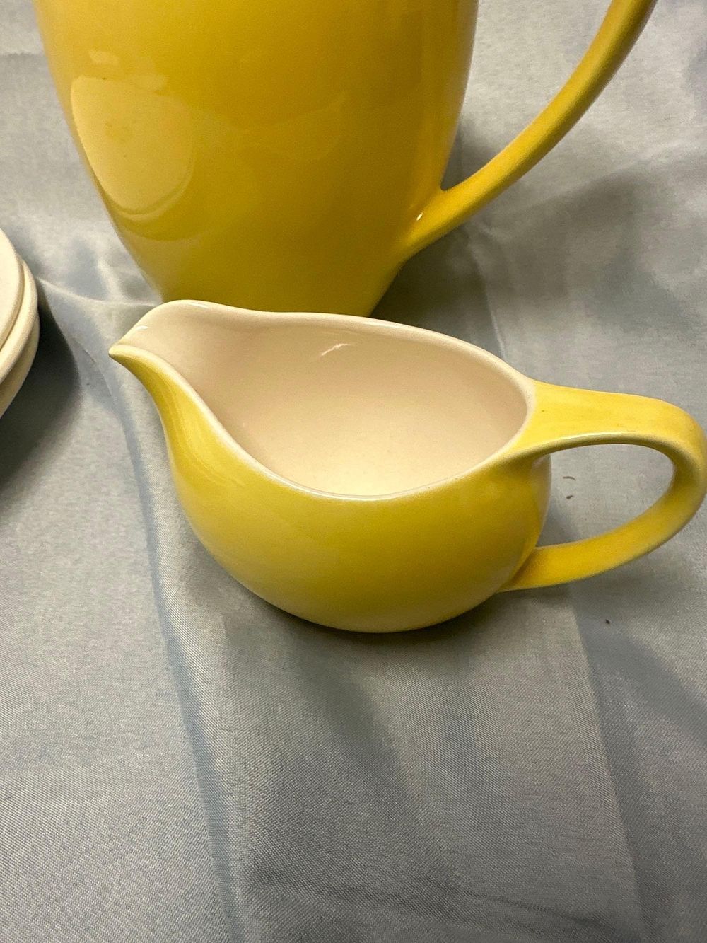 Lot 926: A Tea Set Comprising Of 19 Items 5...
