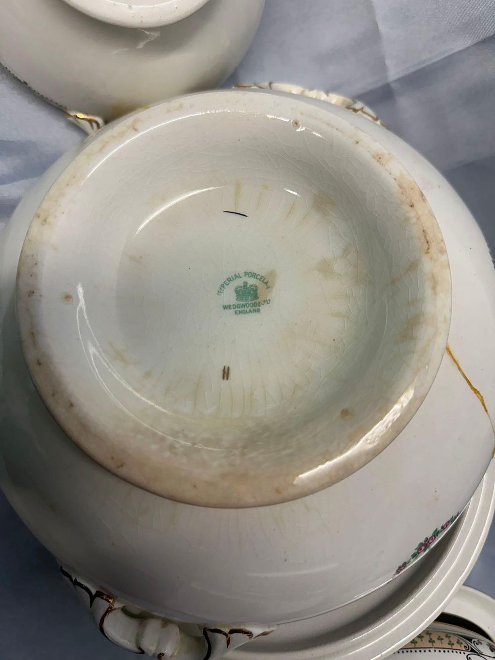 Lot 928: Wedgewood Dinner Service Set Includes 4 Dinner Service...