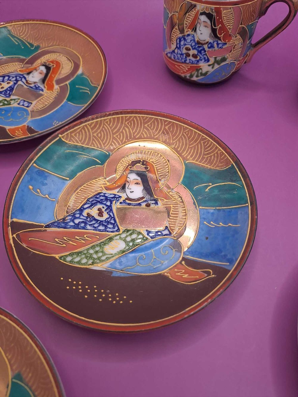 Lot 941: A Set Of Tea Cups And Saucers With...