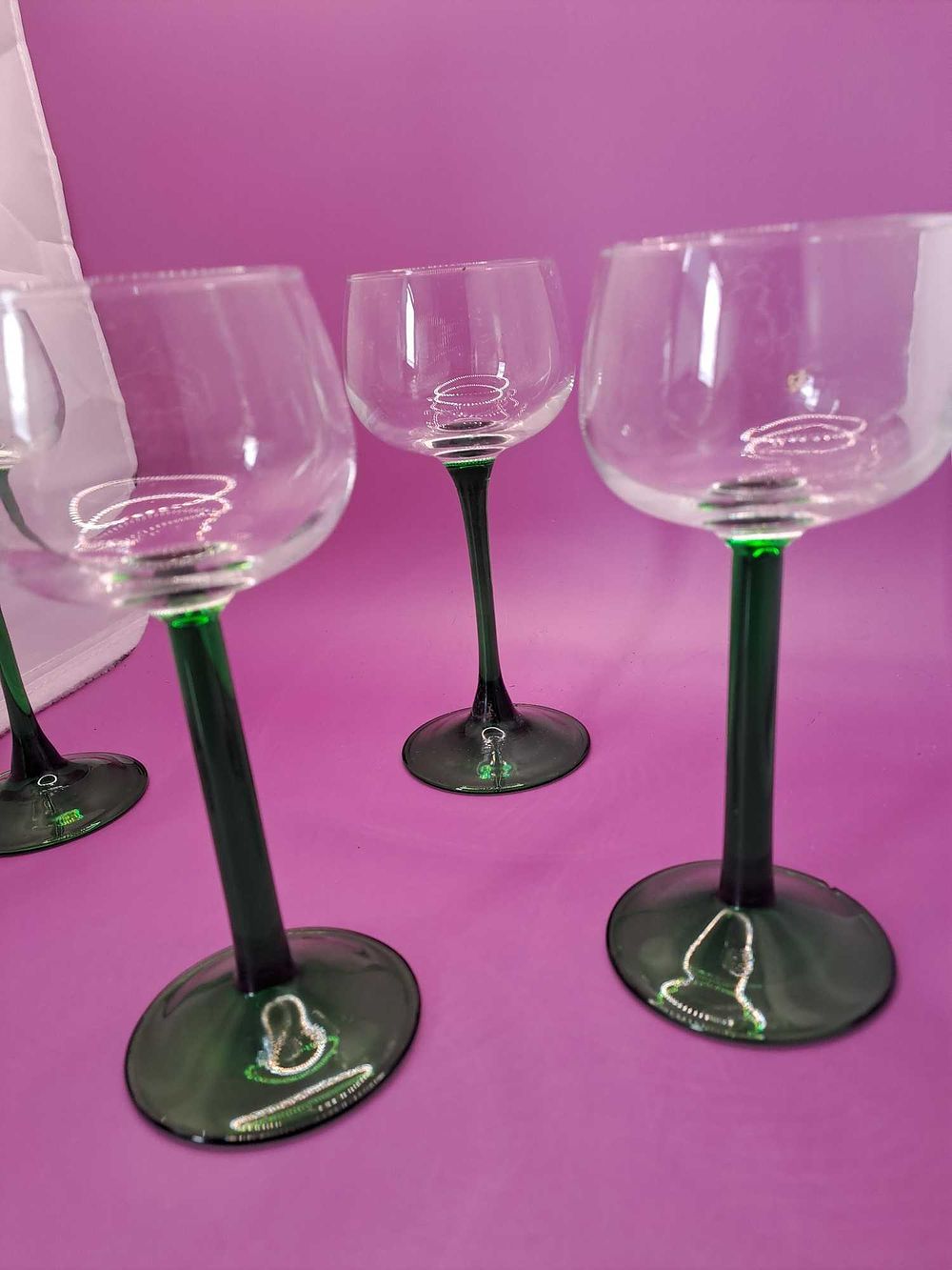 Lot 964: 15 X Luminarc Rhine Wine Glasses Emerald Green...