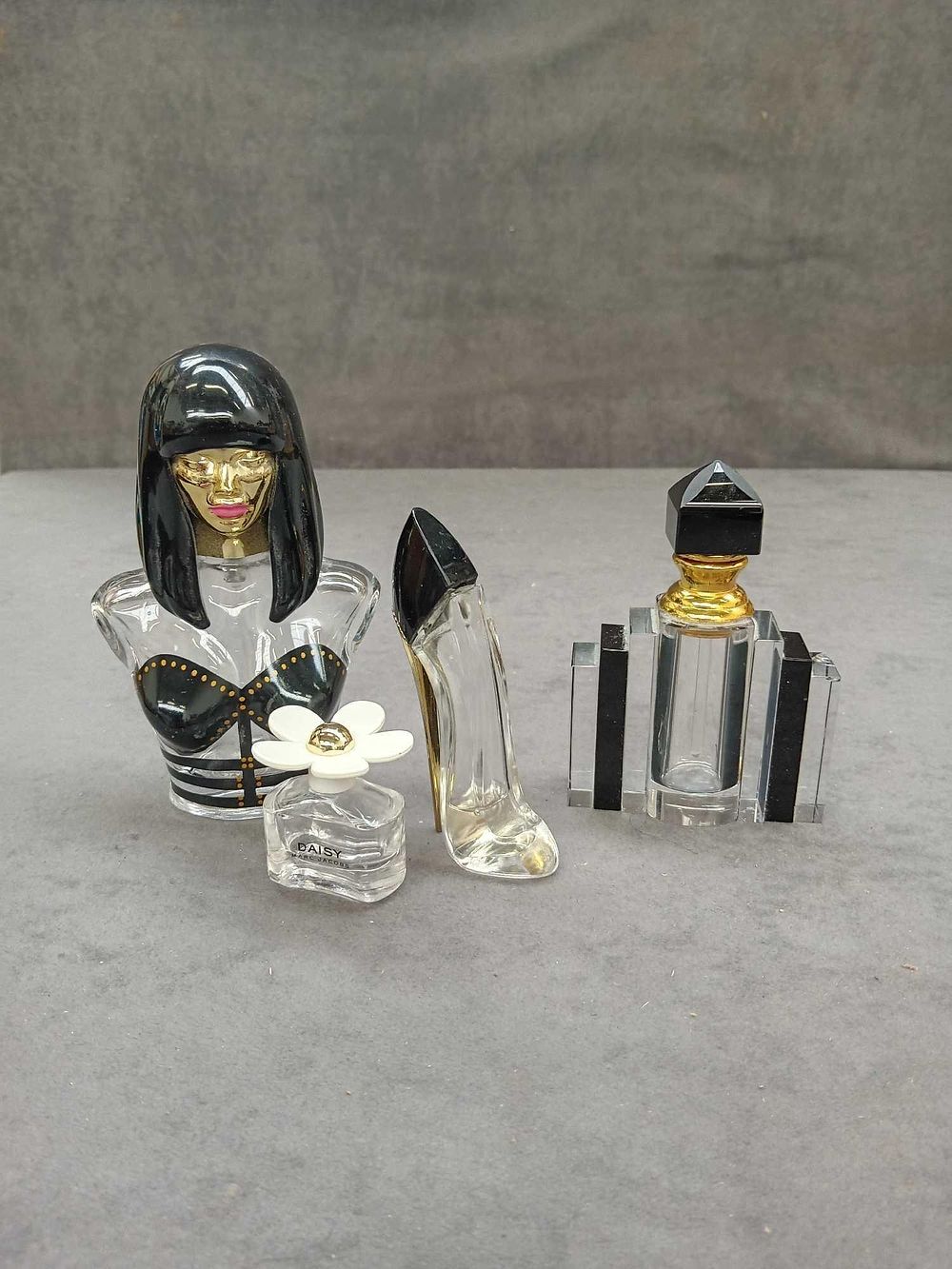 Lot 1005: Lot of 4 empty perfume bottles
