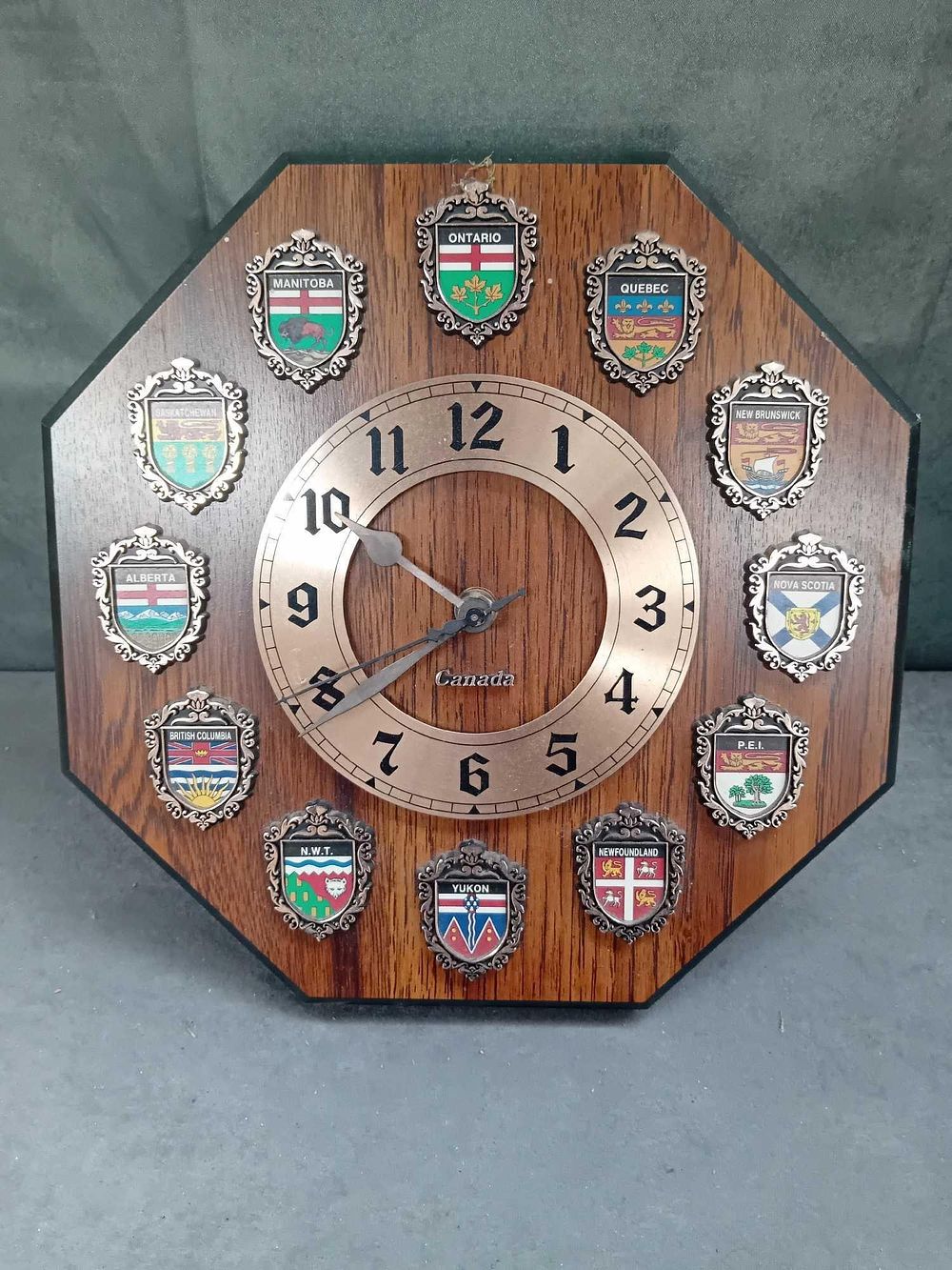 Lot 1027: 1991 Canada Wall clock consisting of 10 provinces...