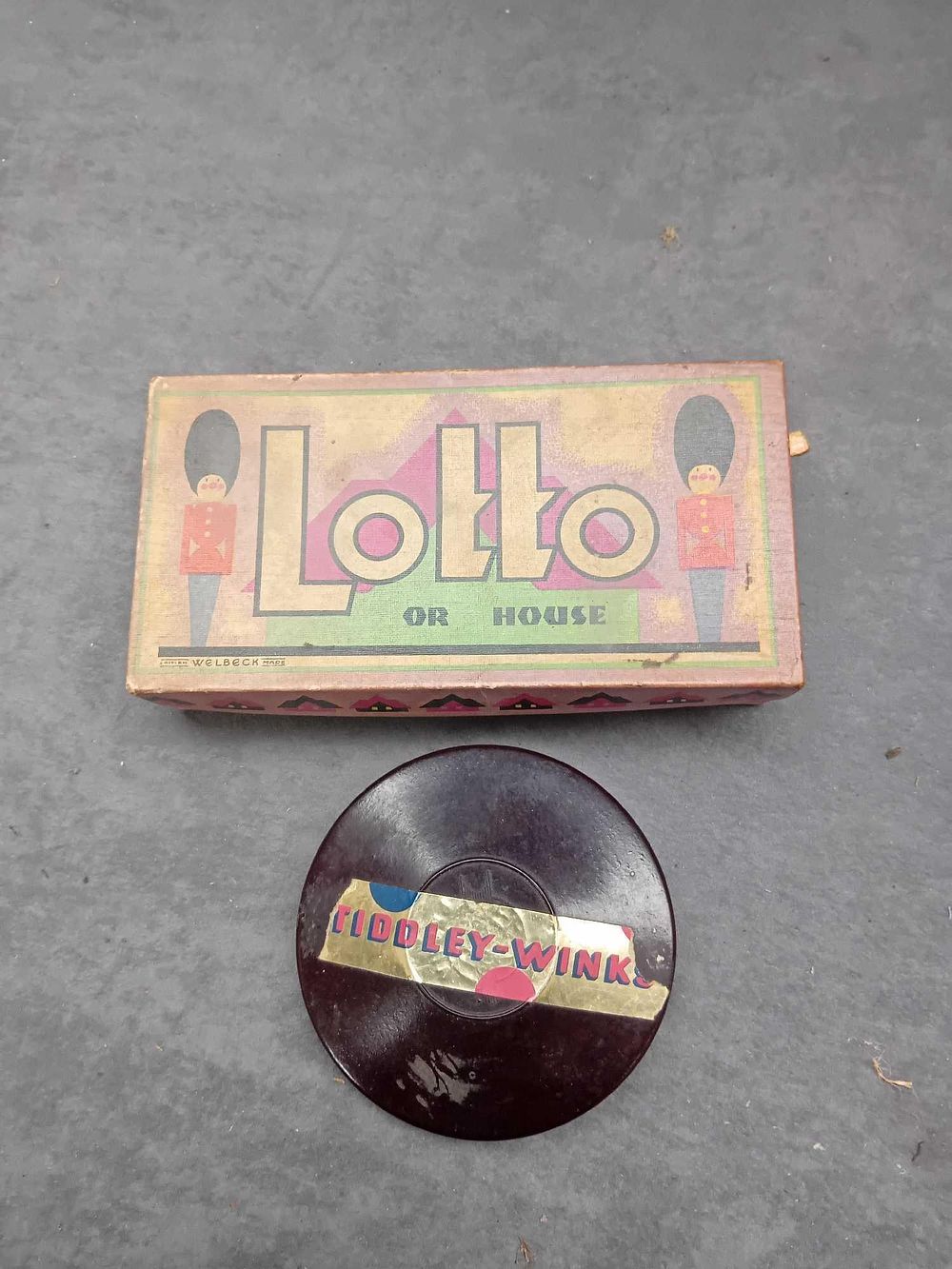 Lot 1031: Mixed lot of retro toys containing 1 x...