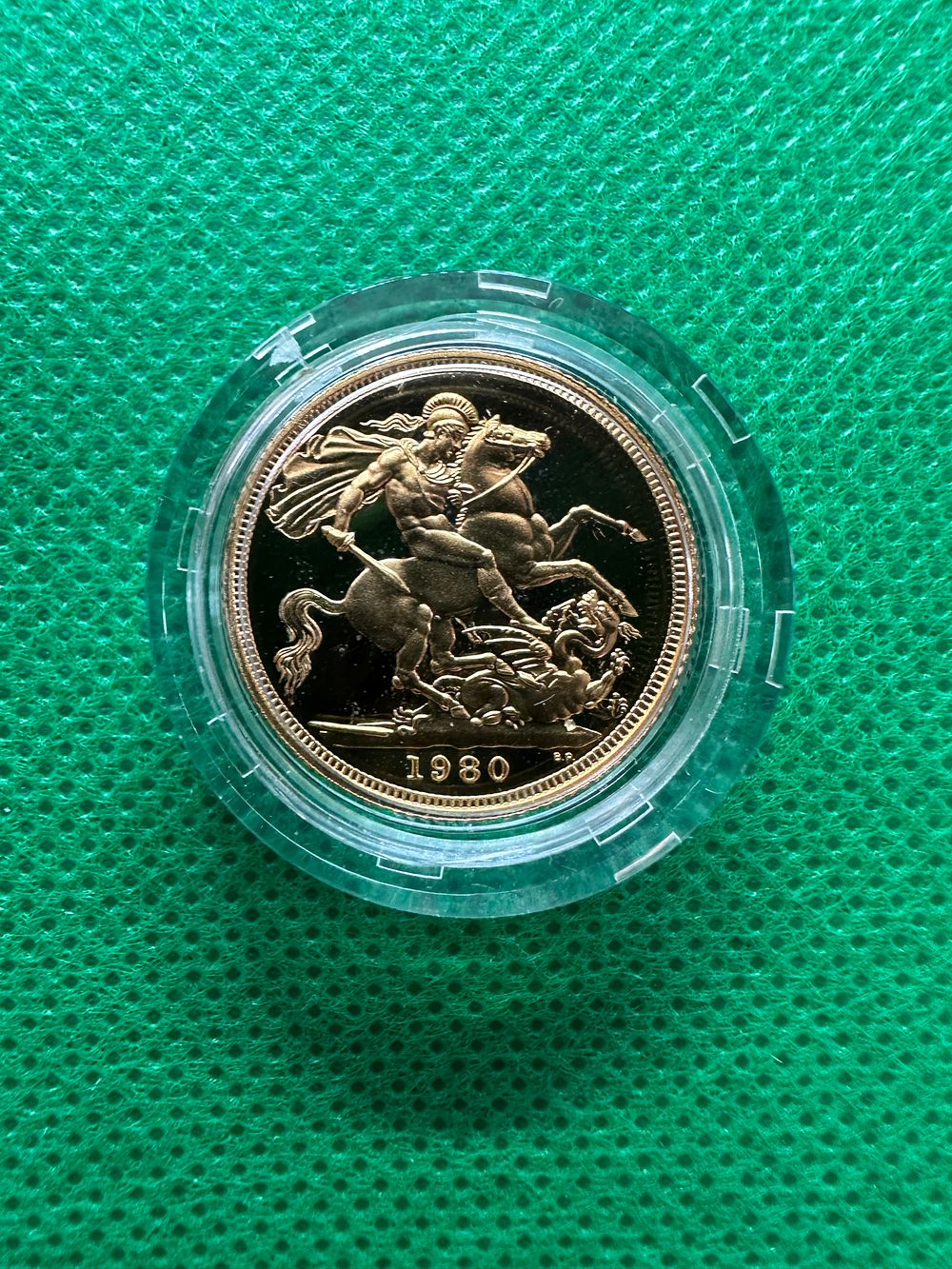 Lot 202: 1980 Proof full Soverein royal mint in case with paperwork