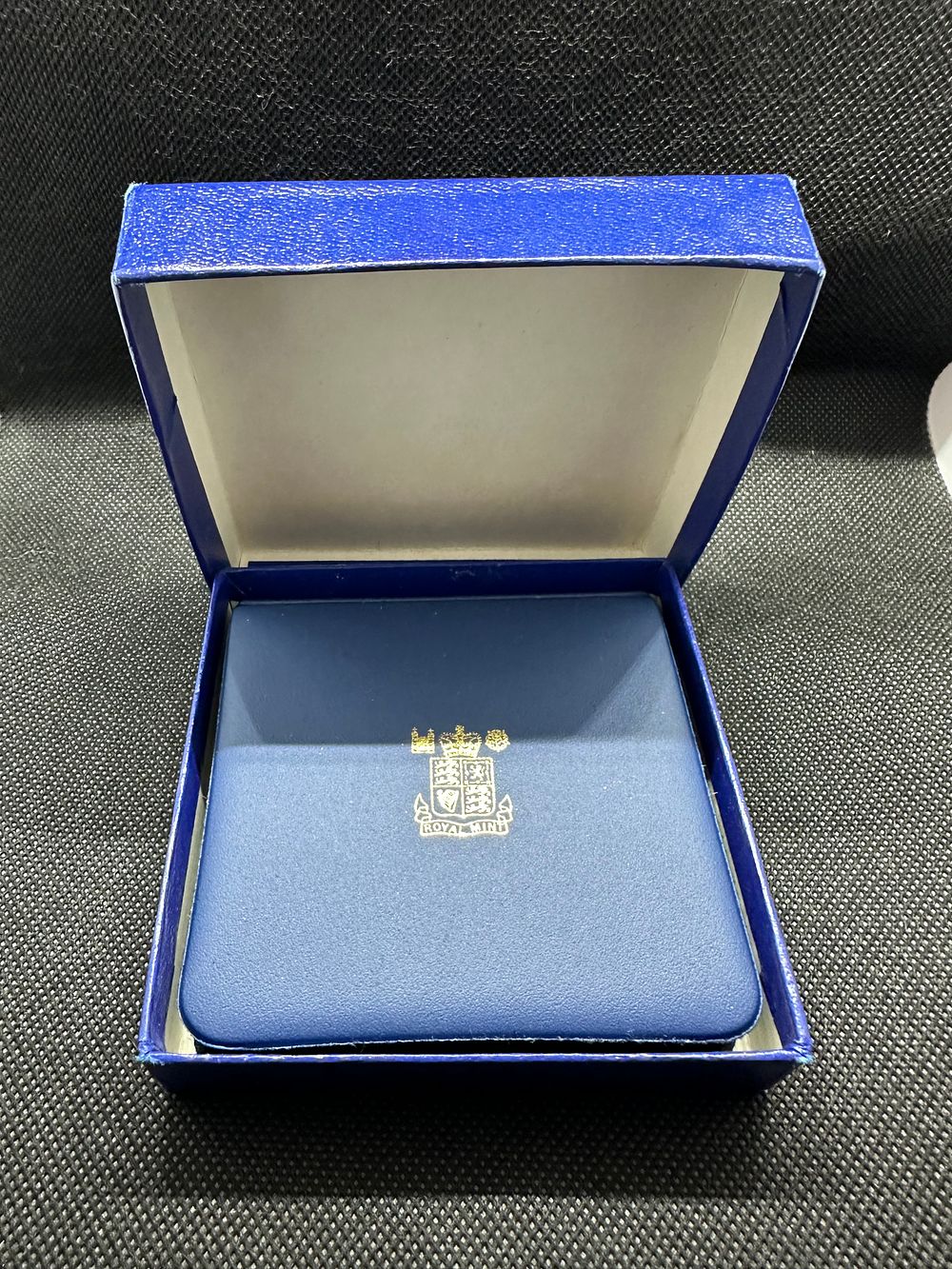 Lot 201: 1979 Proof full Sovereign royal mint in case