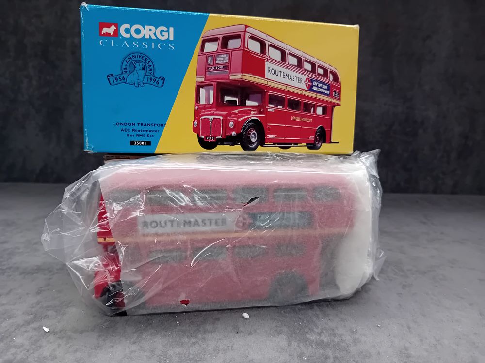 Lot 270: Corgi Classics #35001 AEC Routemaster Bus RM5 Set London Transport. Box in Fair condition.