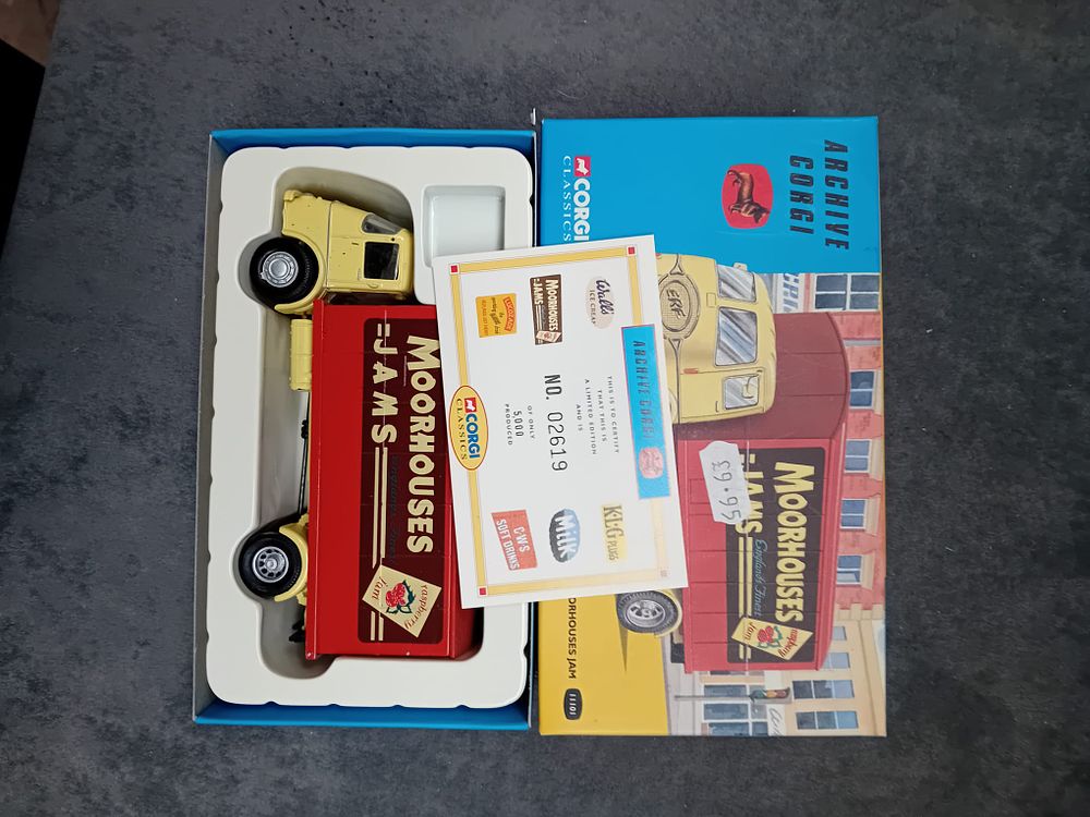 Lot 266: Corgi Classics #11101 ERF KV Box Lorry Moorhouses Jam