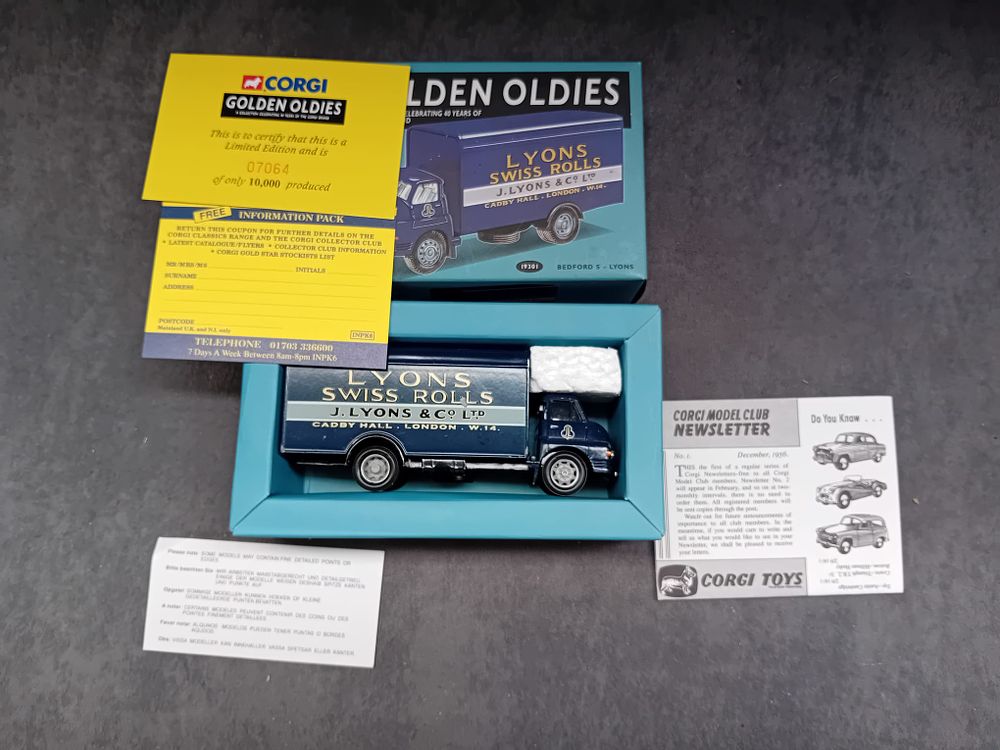 Lot 229: Corgi Golden Oldies #19301 Bedford S Lyons