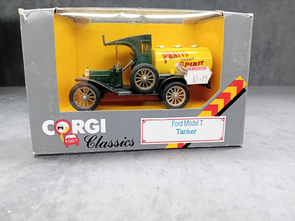 Lot 228: Mixed lot of corgi as picture 14 items in this lot.
