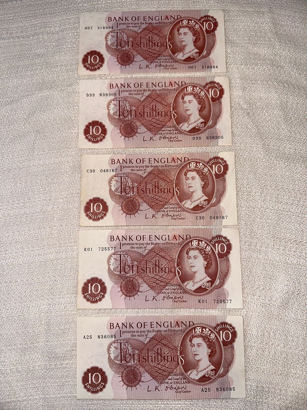 Lot 281: 5 x Ten Shilling Notes all Cheif Cashier L. OBRIEN numbers pictured.