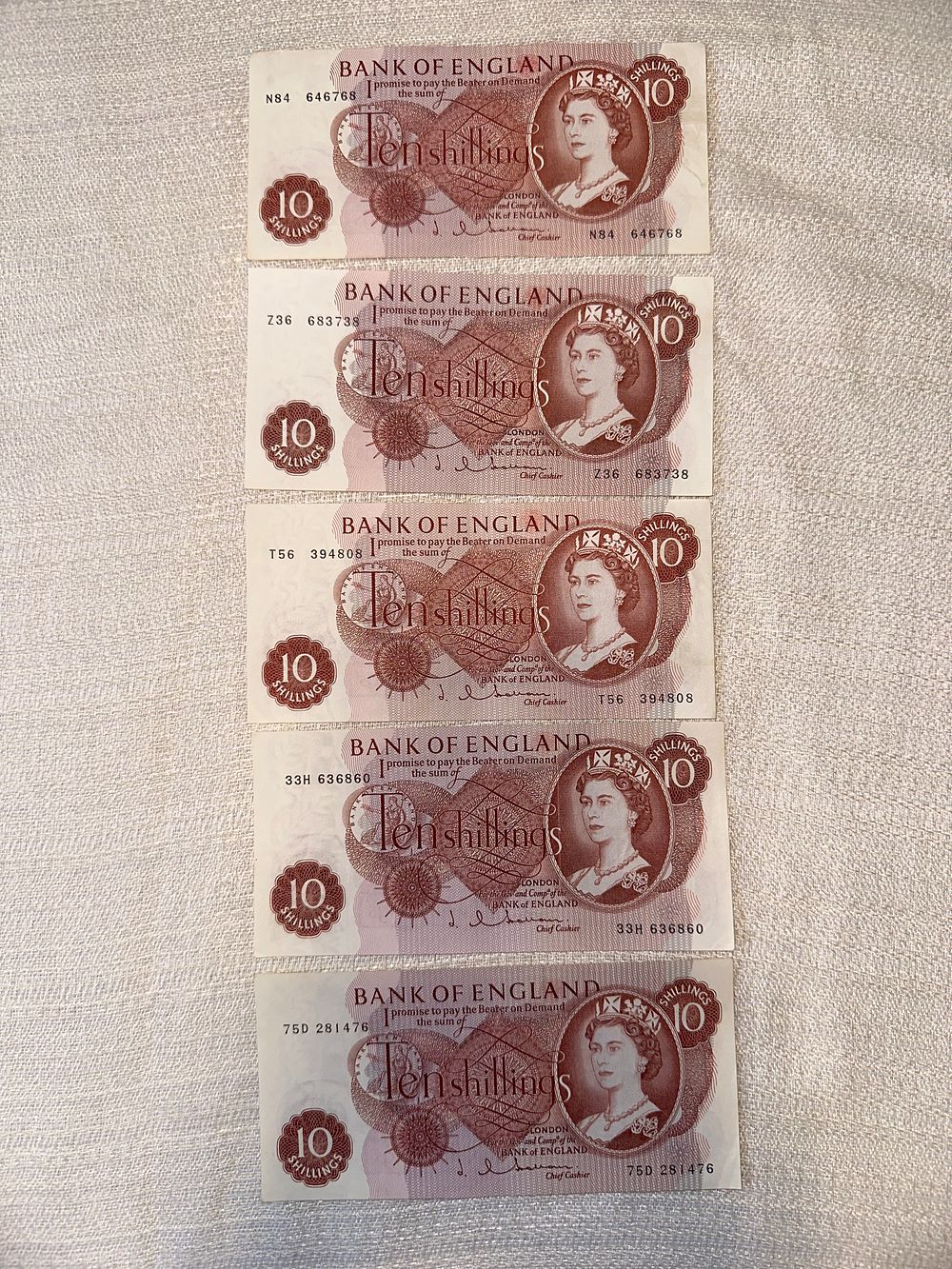 Lot 278: 5 x Ten Shilling Notes all Cheif Cashier J. Hollom numbers pictured.