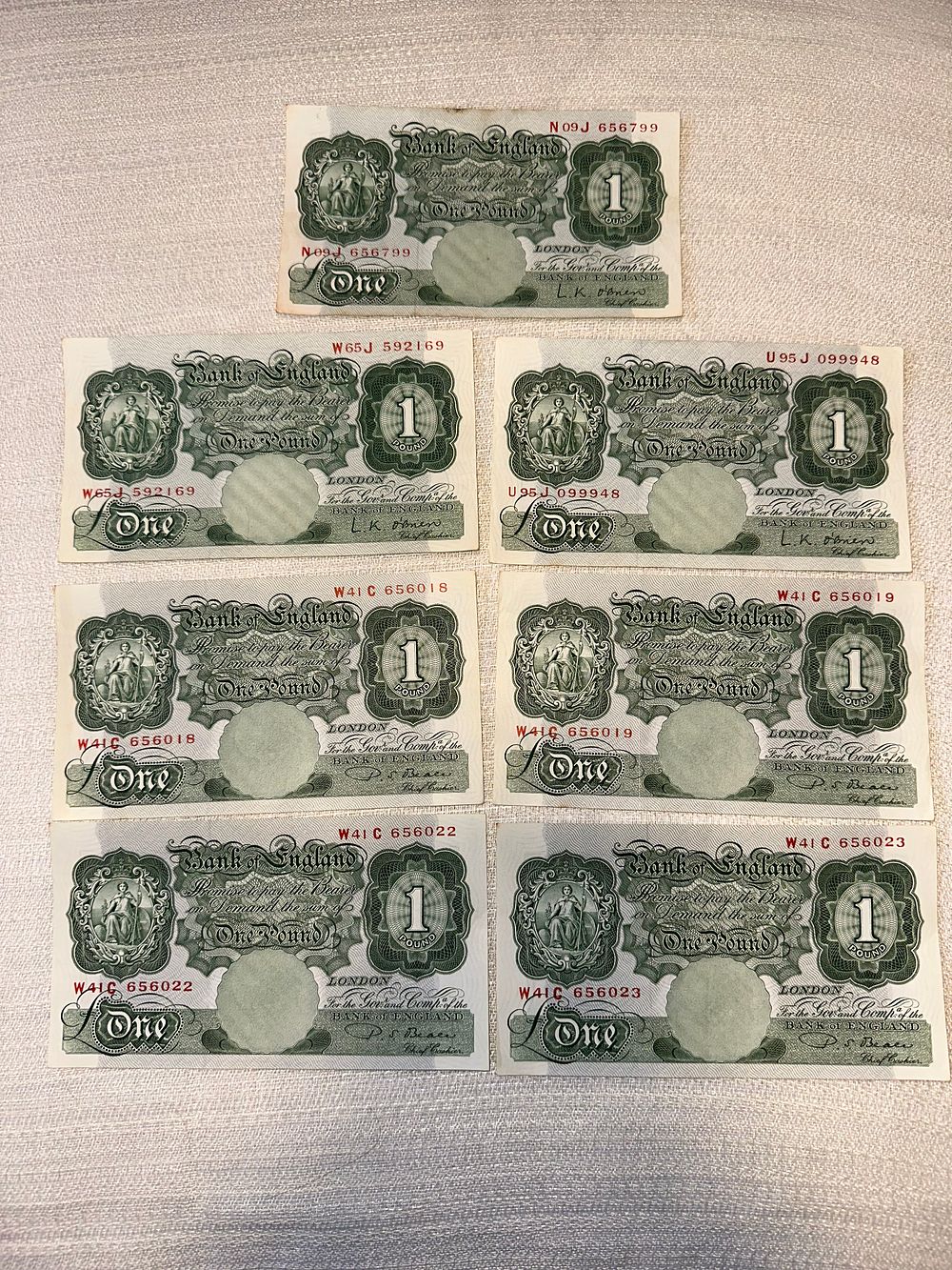 Lot 276: 7 x 1 pound notes Chief Cashier P. Beale please see images for note numbers.