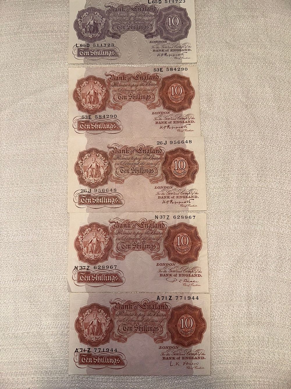 Lot 269: 5 x 10 shilling notes (2x L. O’Brien) (3 x K. peppiatt)