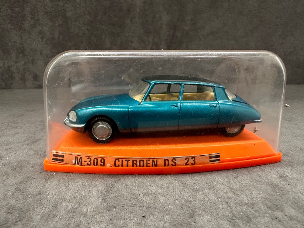Lot 214: Pilen Diecasts made in Spain M-309 Citroen DS 23