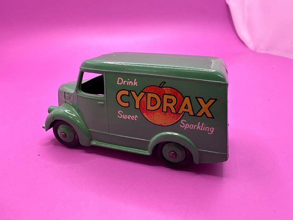 Lot 279: Dinky Toys Unboxed Trojan Van In Green With...