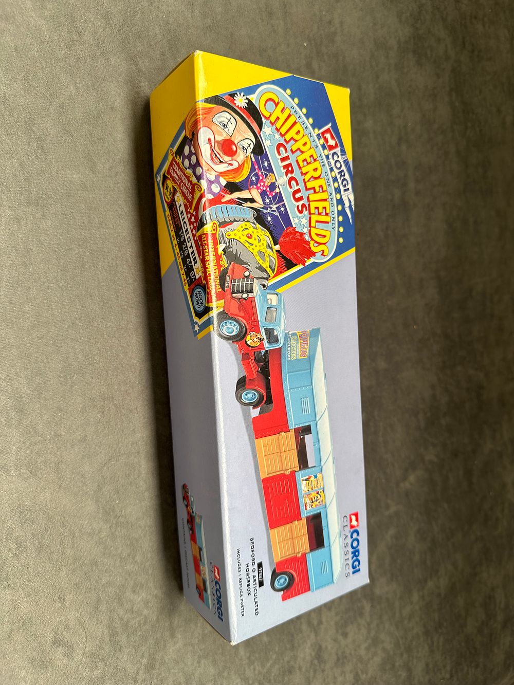 Lot 425: Corgi Classics Chipperfield Circus 97887 Bedford articulated horsebox