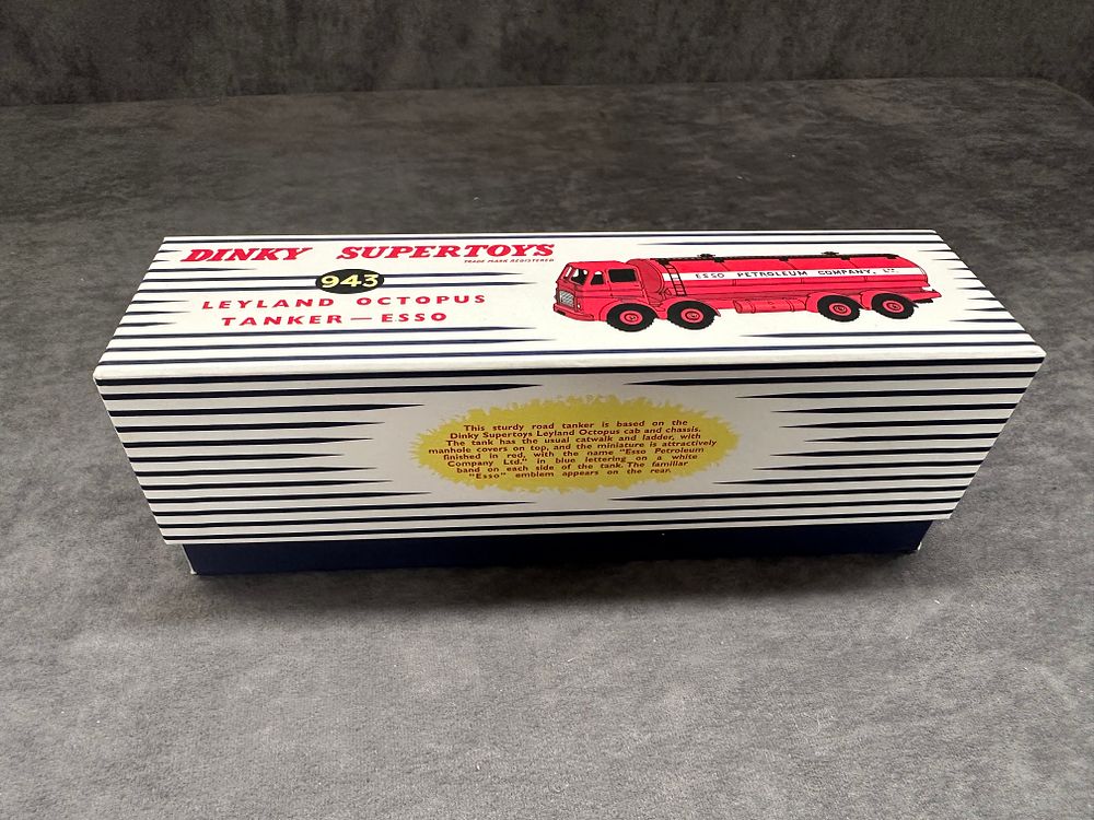 Lot 289: Dinky super toys 943 Leyland octopus tanker with Esso brand made by Atlas