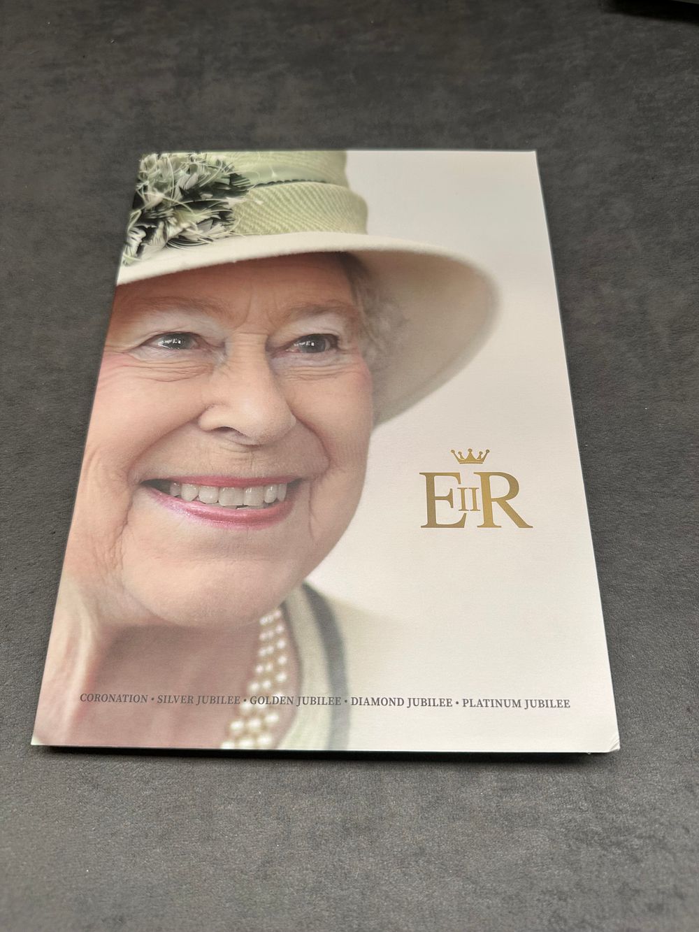 Lot 264: Jubilee mint Queen Elisabeth Jubilee set from Coronation, Silver Jubilee platinum Jubilee golden Jubilee and diamond Jubilee 24 carat gold plating limited edition number 0403/2022