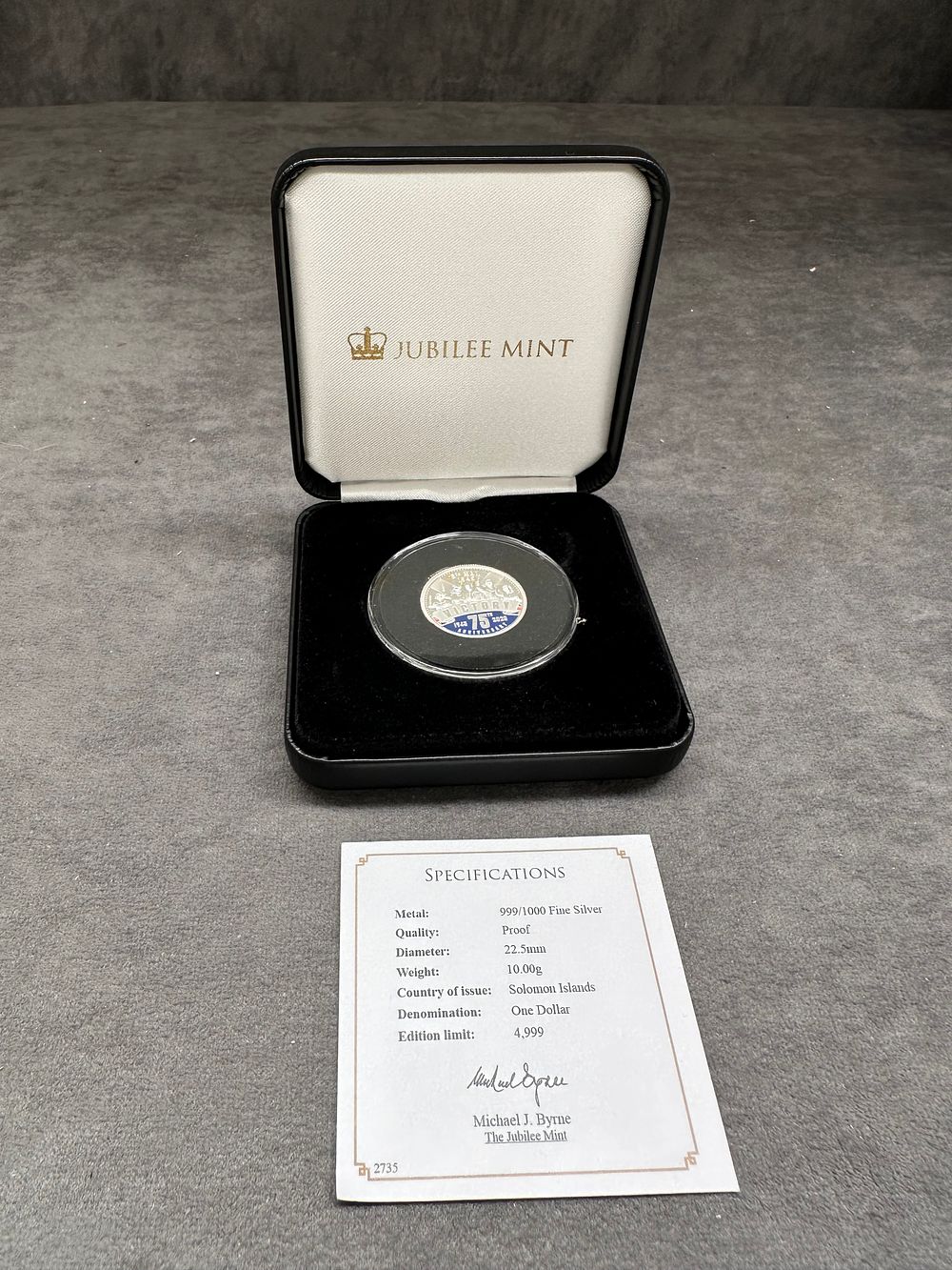 Lot 261: Jubilee mint 900/1000 fine silver proof coin celebrating 75 years VE Day
