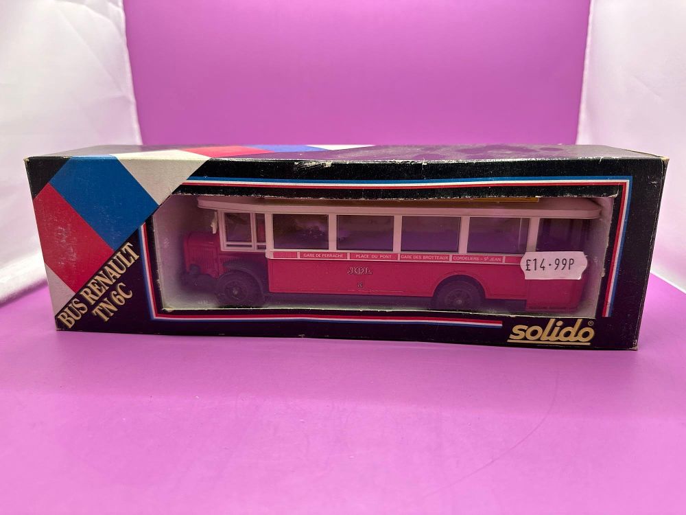 Lot 401: Solido Bus Renault TN6C in red and white.