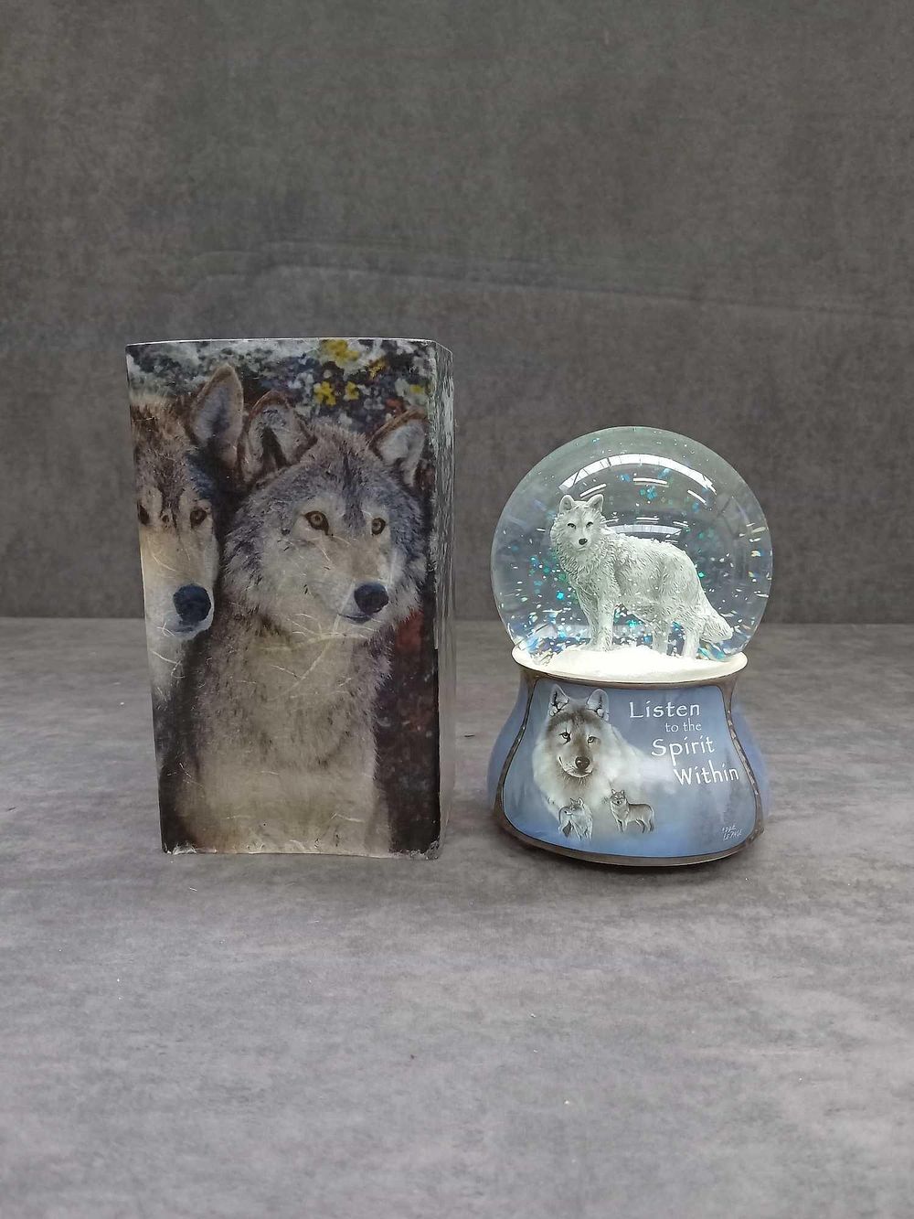 Lot 62: 2 wolf themed items 1 vase and 1...