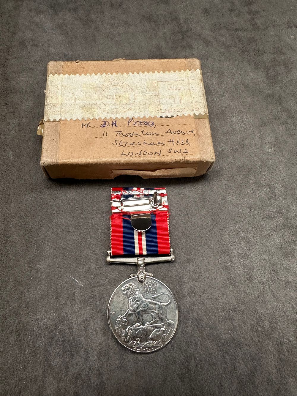 Lot 283: WW2 medal. Instituted on the 16th August 1945 for award to subjects of the British Commonwealth who had served full-time in the Armed Forces or the Merchant Navy for at least 28 days between 3rd September 1939 and 2nd September 1945.