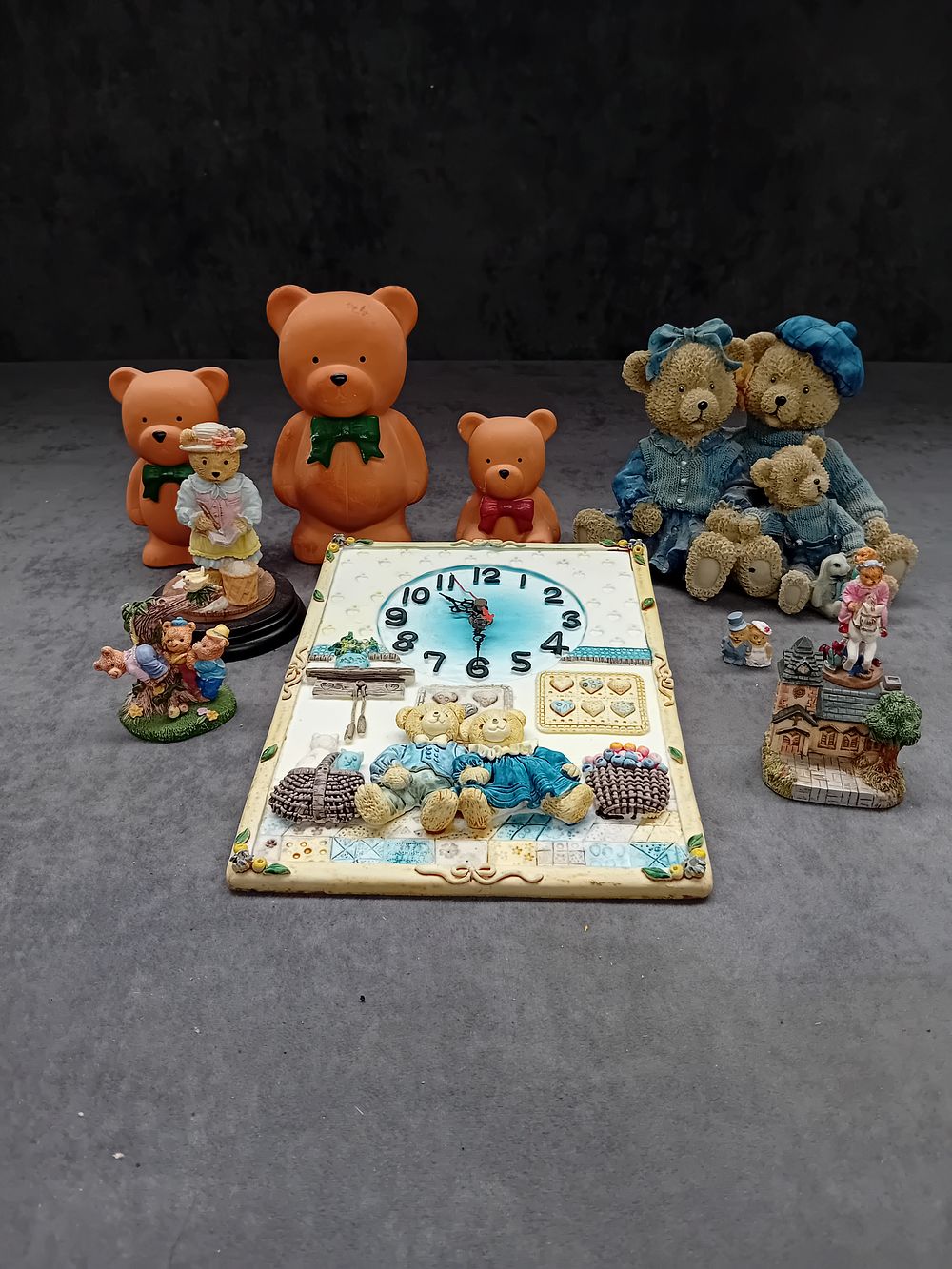 Lot 501: Mixed lot of porcelain bears and a porcelain...