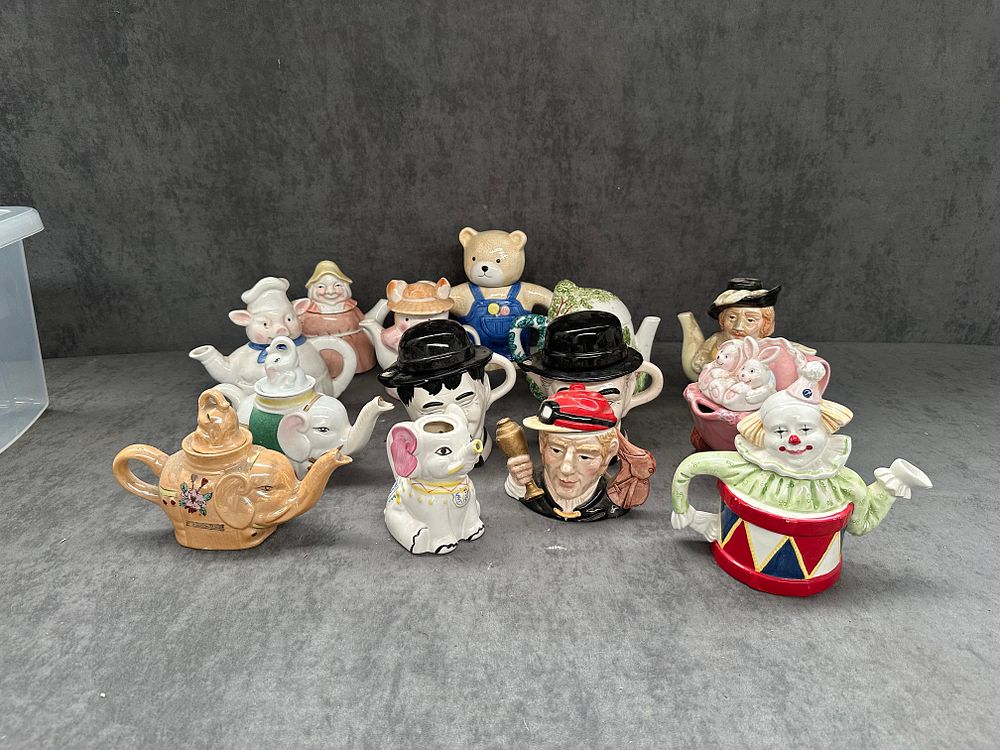 Lot 558: NO RESERVE Mixed lot of 14 Novelty Tea...
