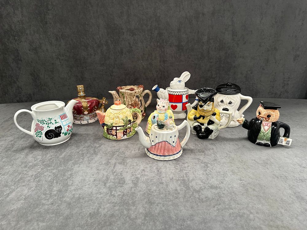 Lot 557: NO RESERVE Mixed lot of 10 Novelty Tea...