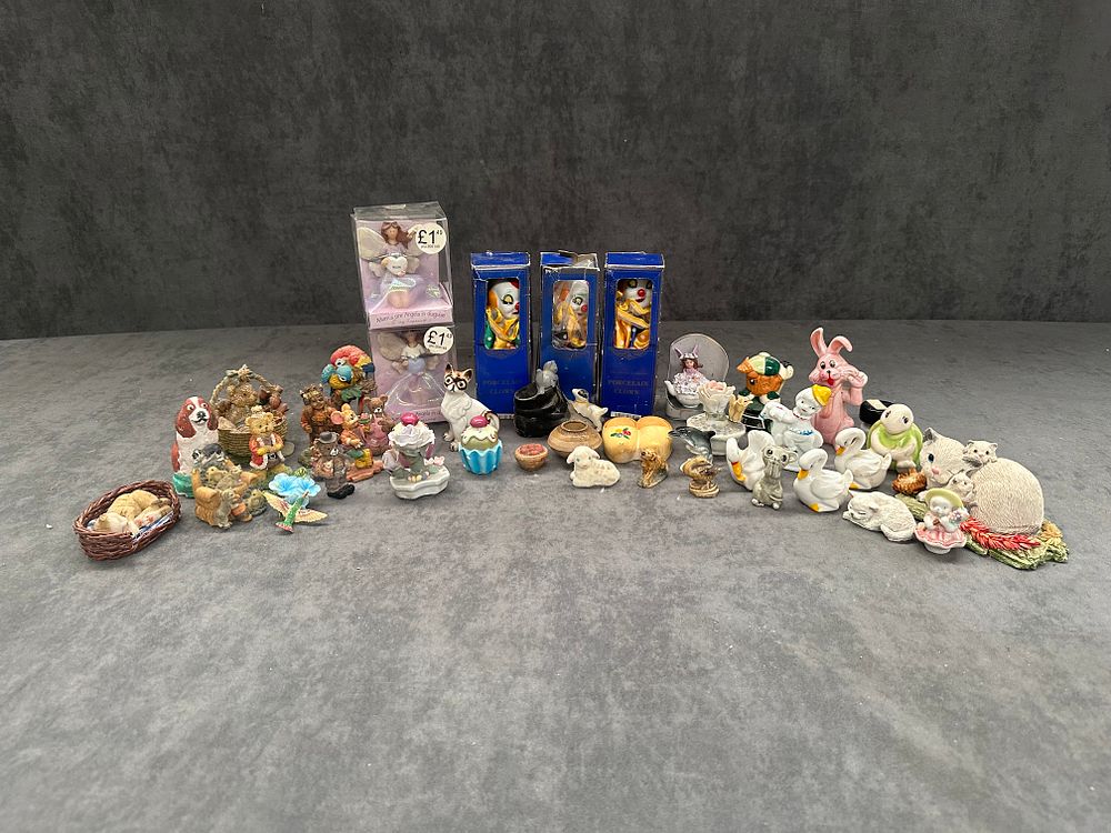 Lot 552: Huge mixed a lot of porcelain miniatures includes clowns, animals and other items as pictured