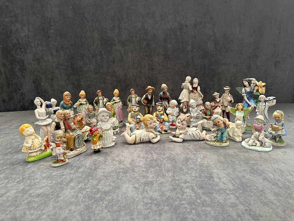Lot 546: Huge mix lot of ceramic figurines people related