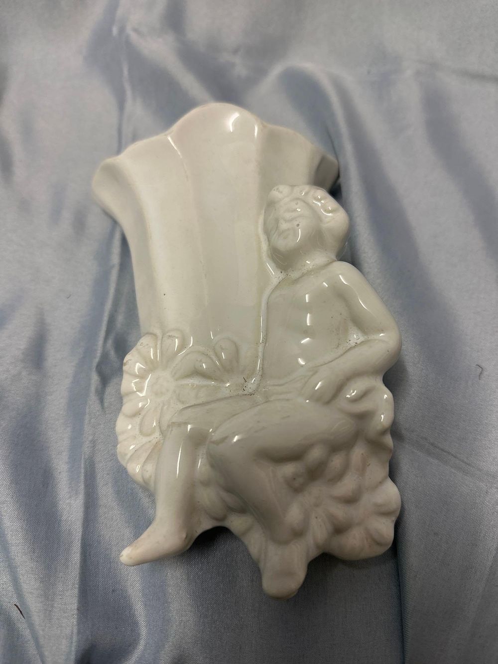 Lot 138: 4 Porcelain Ornaments Of Vintage Cherub Wall Pocket...