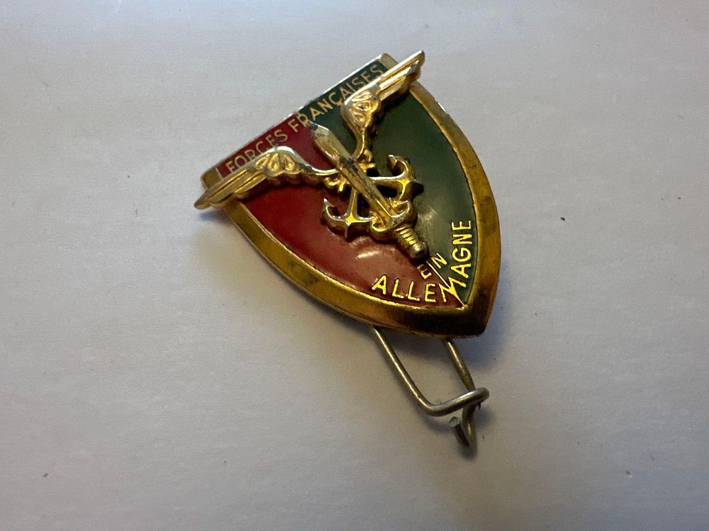 Lot 288: Mixed lot or 4 Vintage French Pins and...
