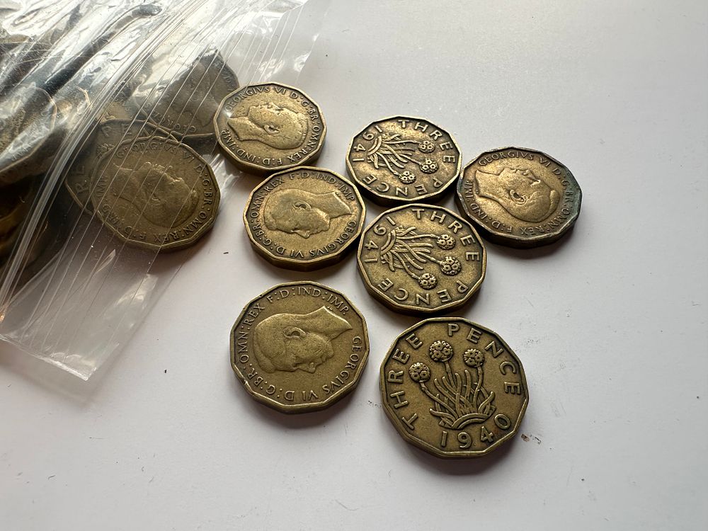 Lot 174: 40 x 1941 and 10 x 1940 Bronze 3ds