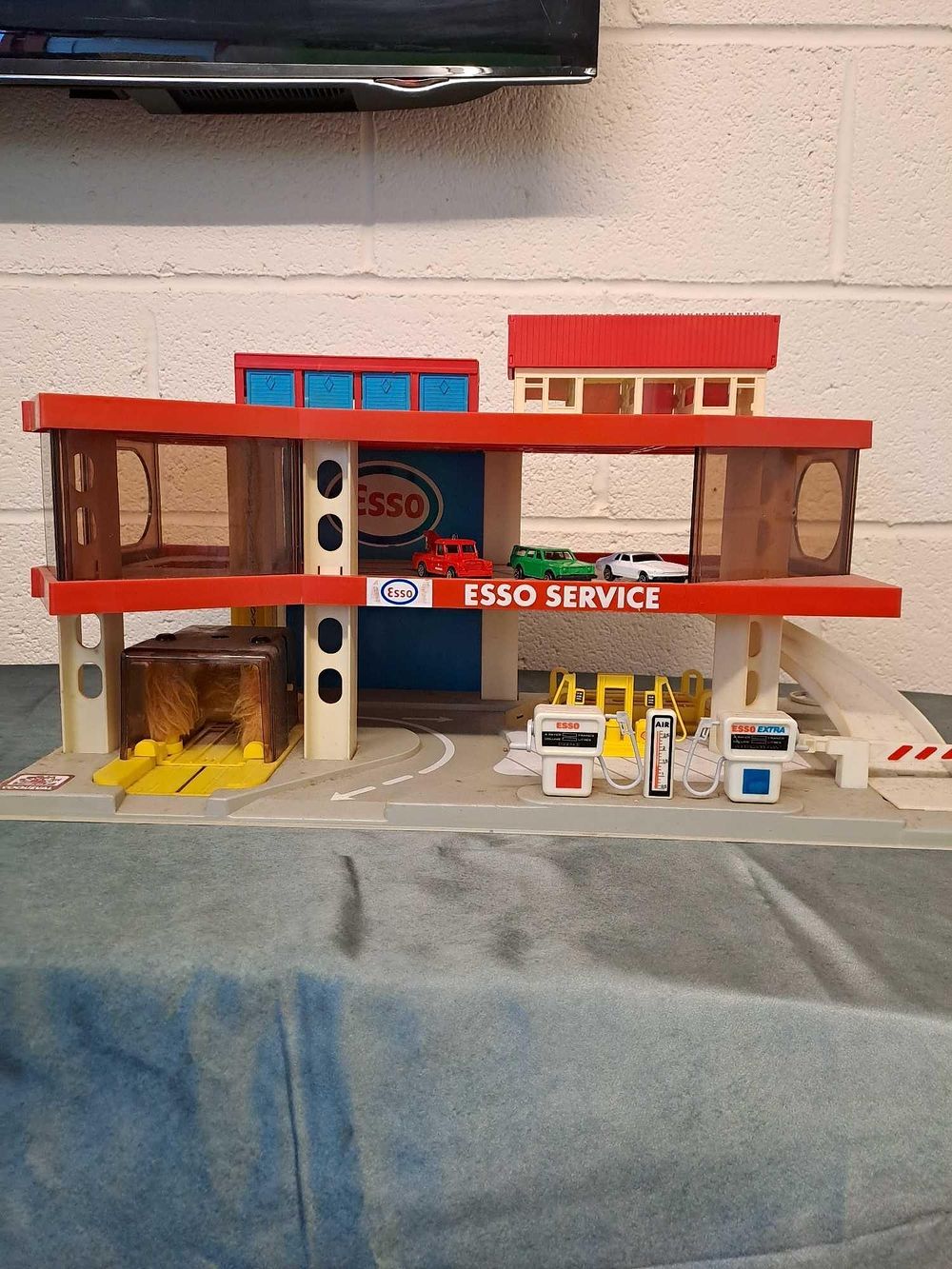 Lot 513: Coqueval Toy Car Garage