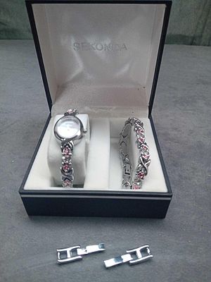 Sekonda jewellery 1 watch 1 bracelet and 2 spare clasps