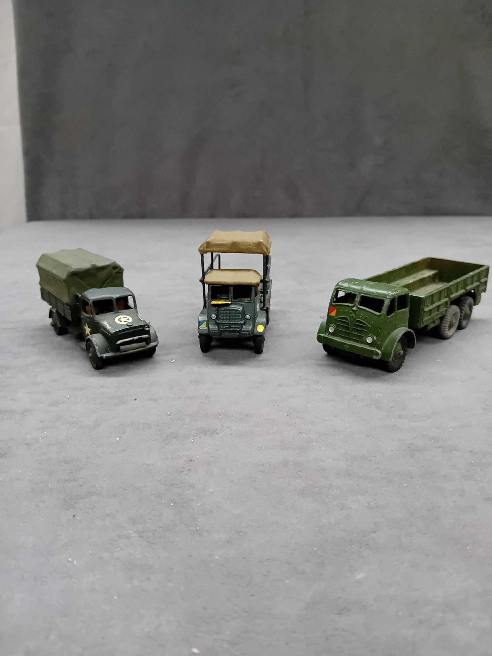 Lot 285: 3x Dinky toys Die-cast lorrys