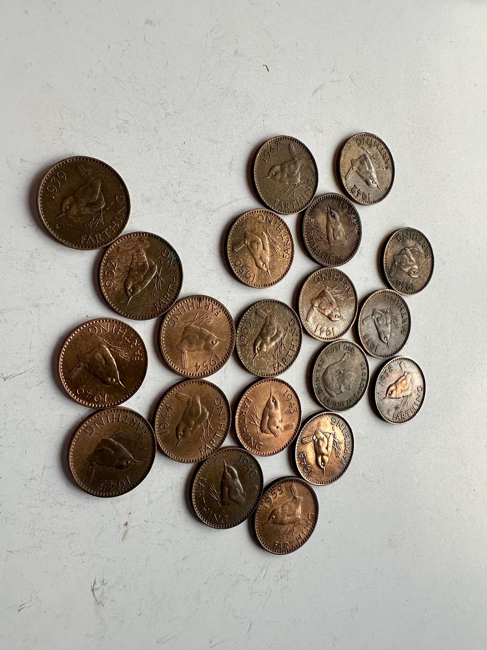 Lot 426: 20 x 1937-55 farthings 