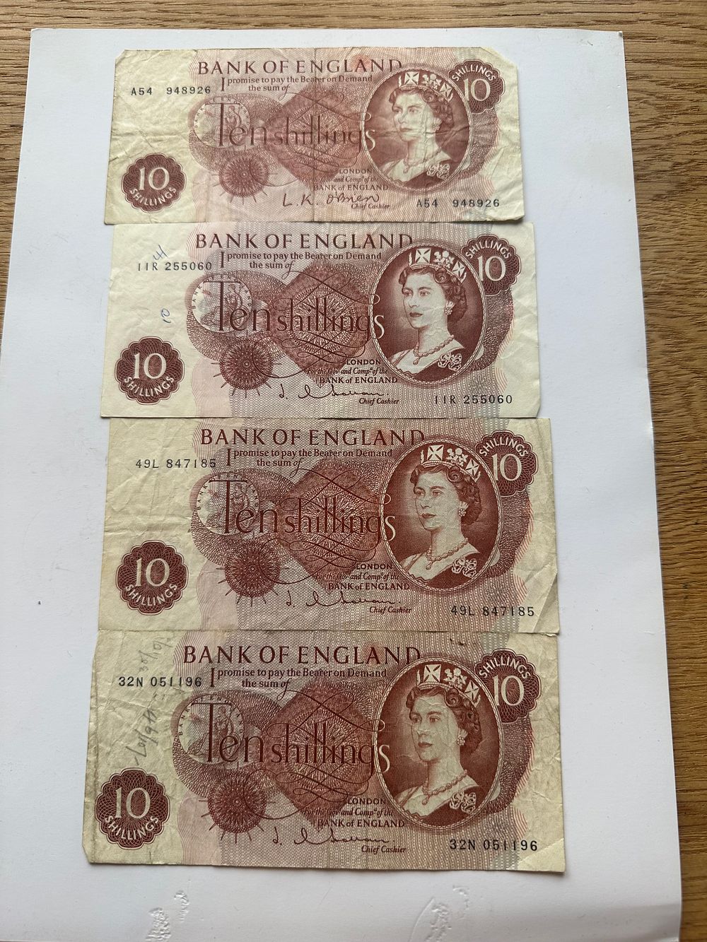 Lot 416: 4×10 chilling notes as pictured