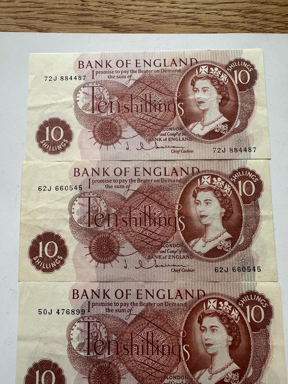 Lot 217: 4×10 shilling notes in great condition