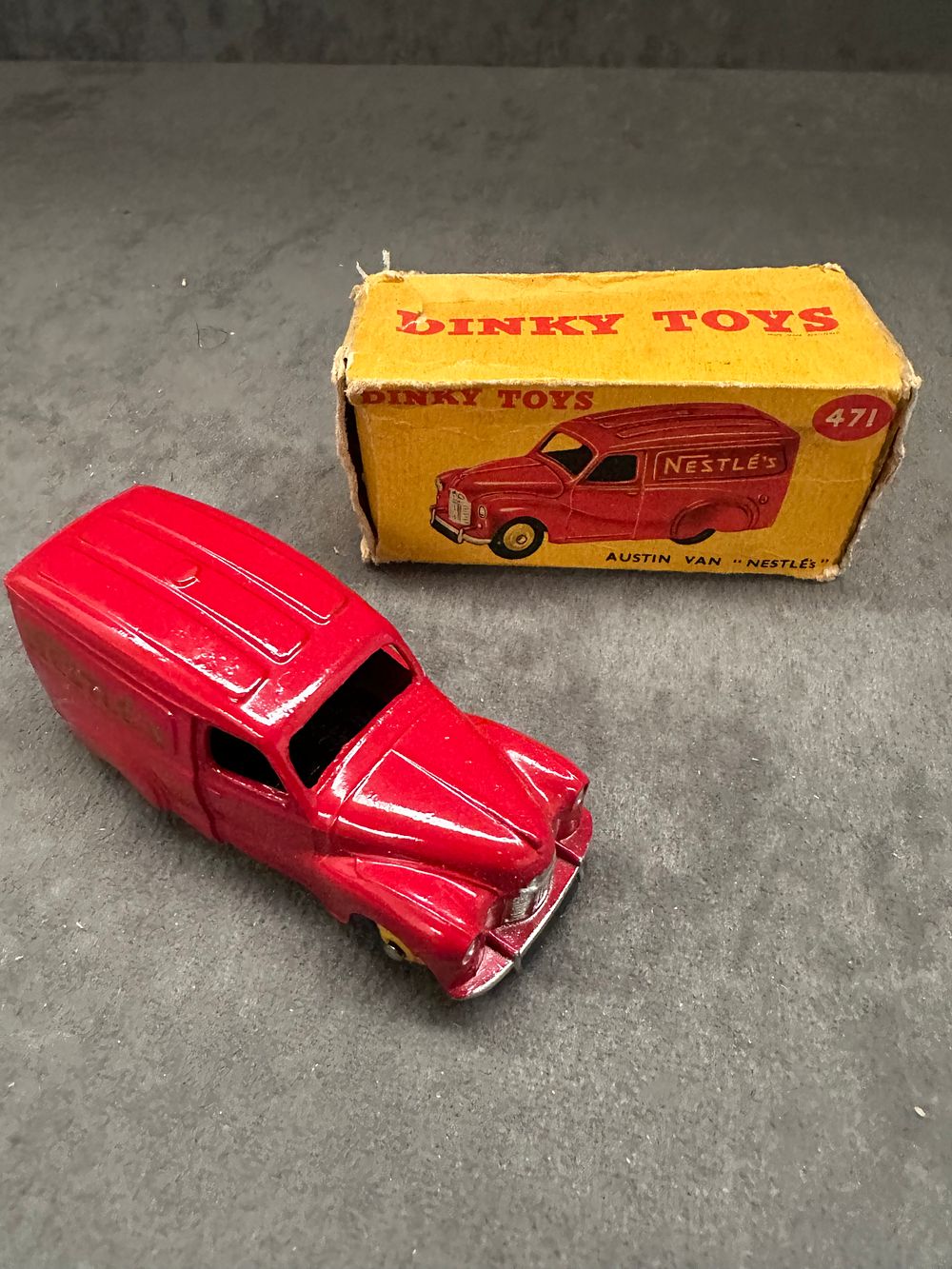 Lot 323: Dinky Toys 471 Austin Van Nestle’s - In Good Original Box