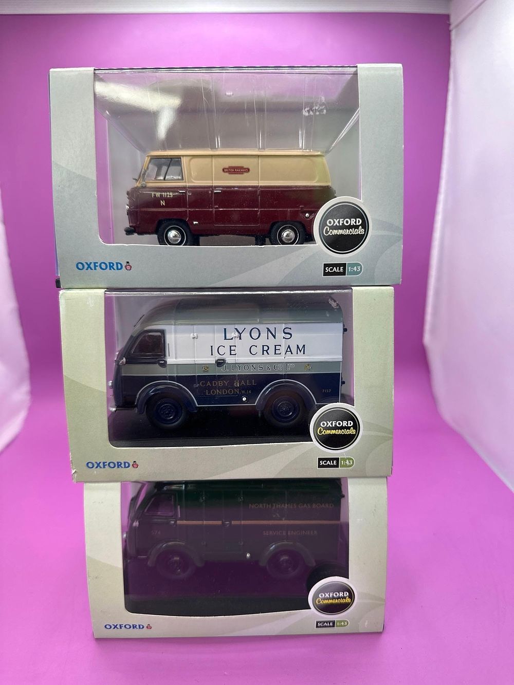 Lot 277: 3 X Oxford Commercial Vehicles, North Thames Gas,...