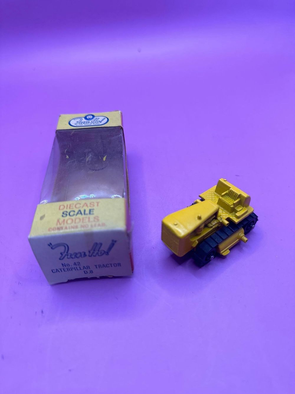 Lot 341: Fun Ho Scale Models No 42 Caterpillartractor D.8...