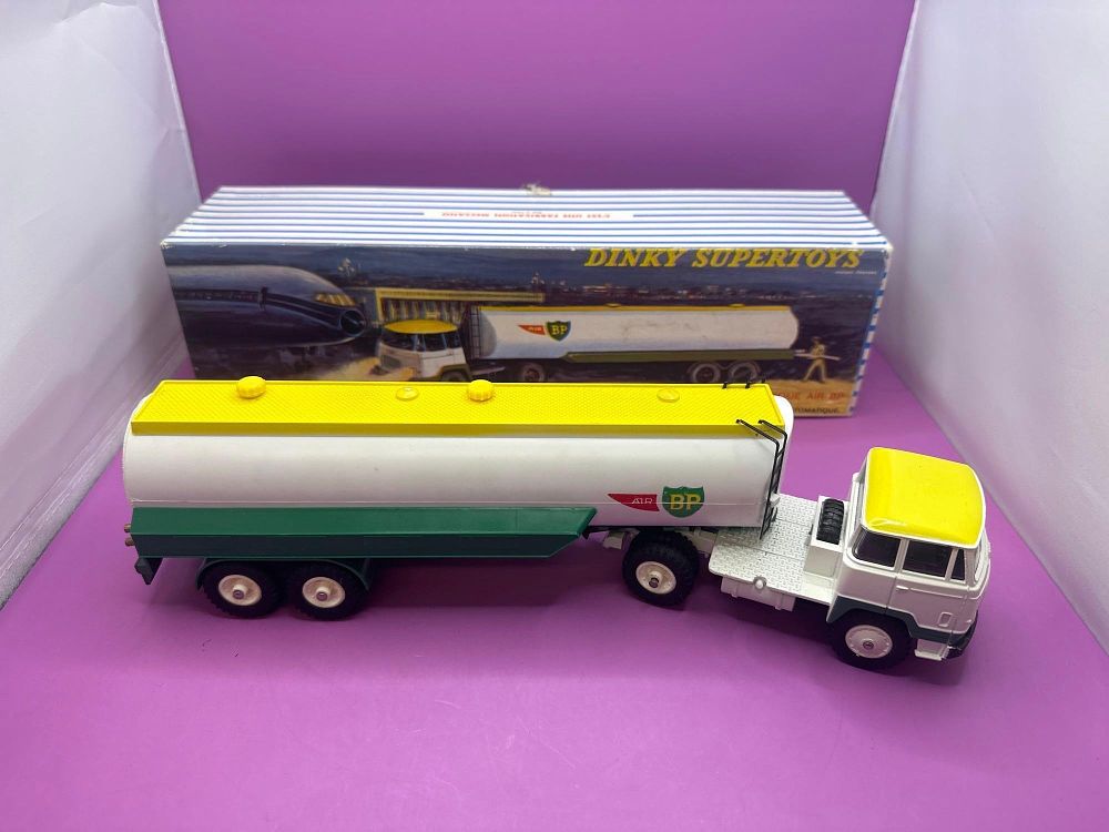 Lot 361: French Dinky 887, BP articulated fuel tanker, mint...