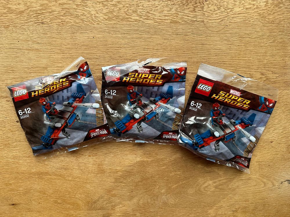 Lot 184: Mixed lot of Lego Superhero Polybag Sets 3 x 30302